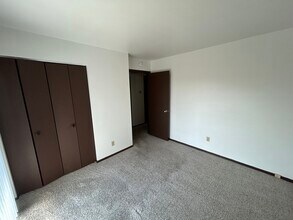 120 McDonough St in St. Charles, MO - Foto de edificio - Building Photo