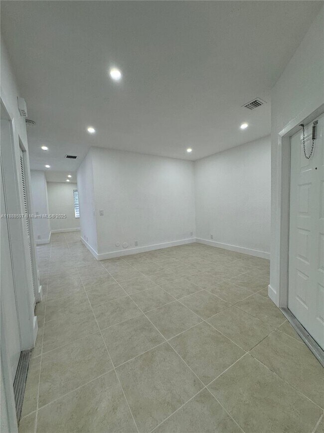 16820 SW 1st Manor in Pembroke Pines, FL - Building Photo - Building Photo