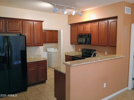 3330 S Gilbert Rd in Chandler, AZ - Building Photo