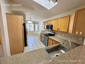 445 E Cantebria Dr in Gilbert, AZ - Building Photo - Building Photo