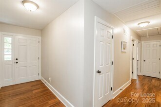5110 Chaplin Ln in Charlotte, NC - Foto de edificio - Building Photo
