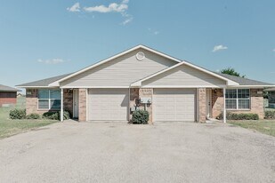 16110 Rolling Meadows Dr in Lindale, TX - Building Photo
