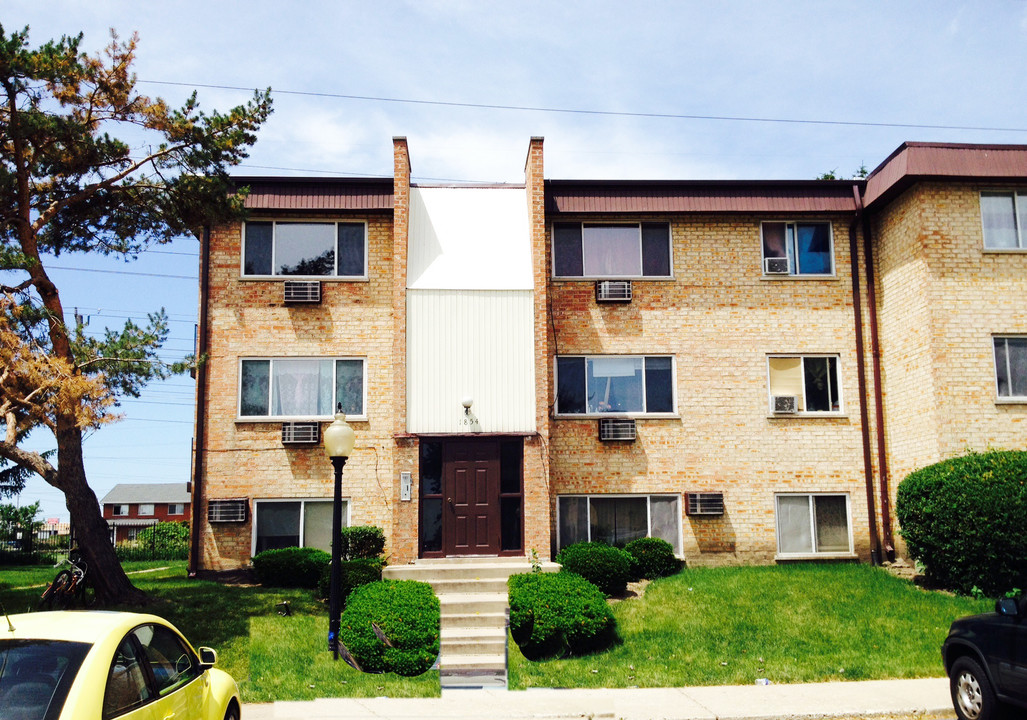 Victoria Hills in Mount Prospect, IL - Foto de edificio