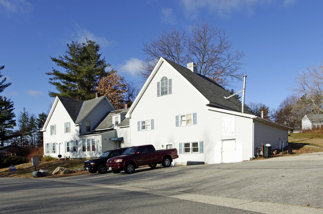 41 Zapora Dr in Hooksett, NH - Building Photo - Building Photo