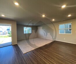618 Merriott Ln in Woodburn, OR - Building Photo - Building Photo
