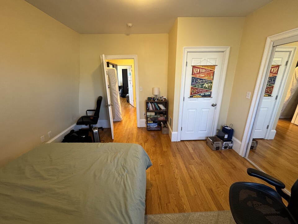 208 Holland St in Somerville, MA - Foto de edificio