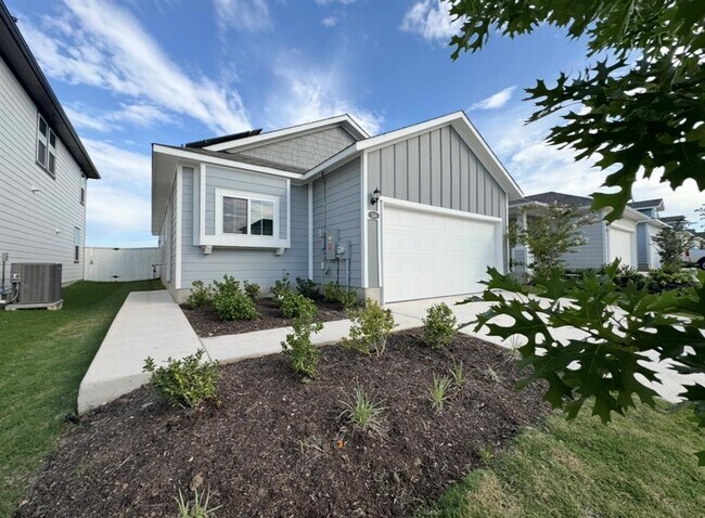 144 Lavender Ln in Elgin, TX - Building Photo - Building Photo