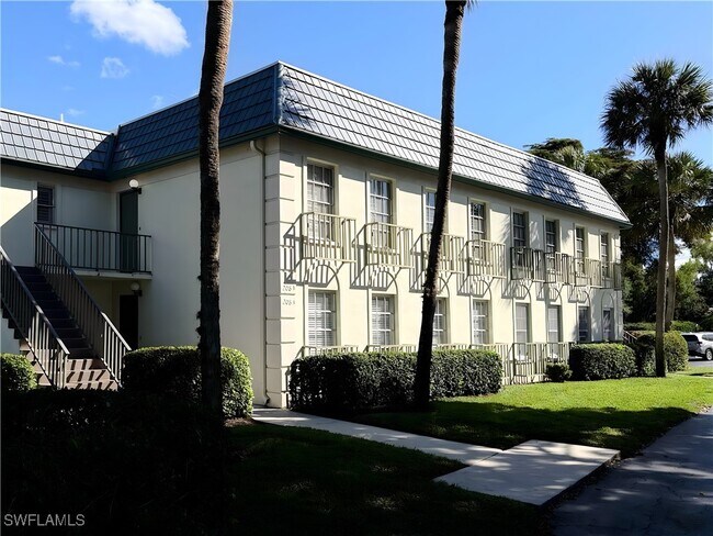 208 Bobolink Way in Naples, FL - Building Photo - Building Photo