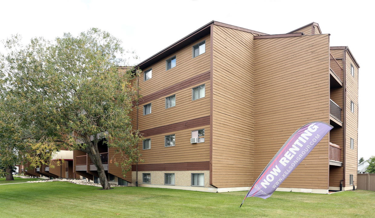 Southdale Park Apartments in Edmonton, AB - Building Photo