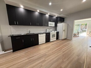 2220 Summer St in Philadelphia, PA - Building Photo - Building Photo