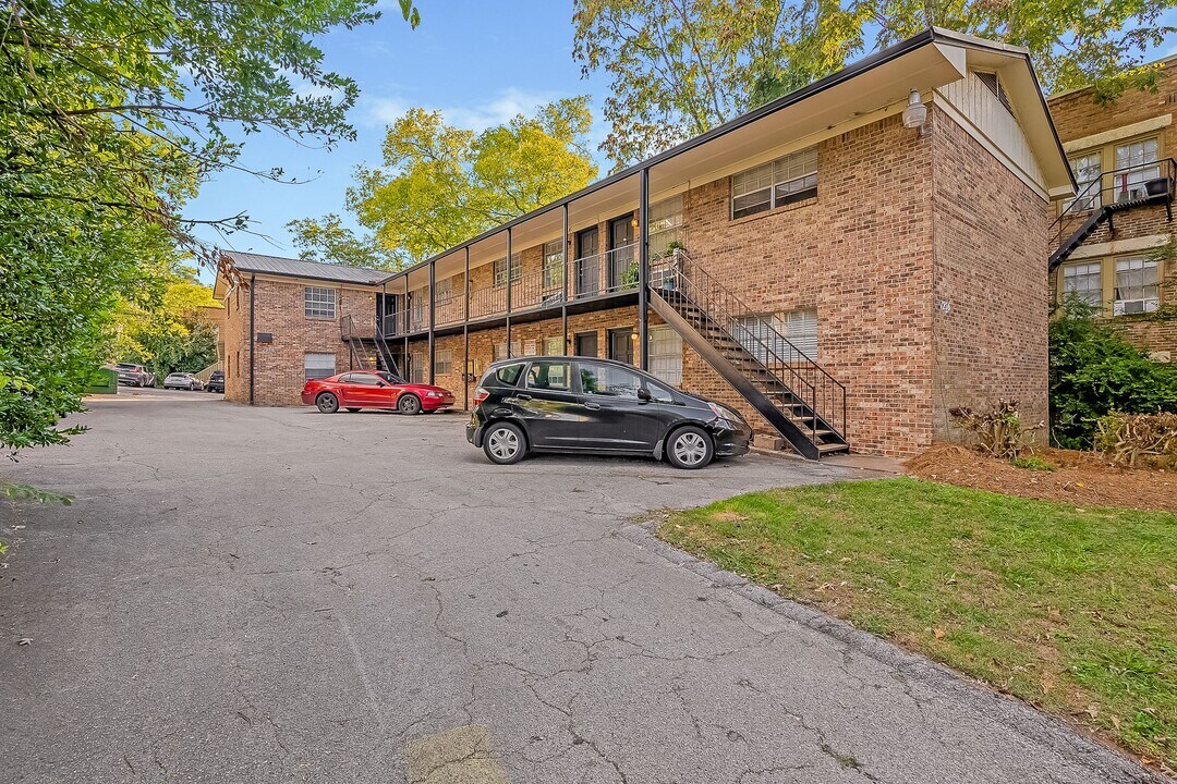 Rebecca Manor in Birmingham, AL - Building Photo