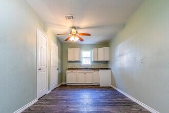 229 Bishop St in Livingston, TX - Building Photo - Building Photo