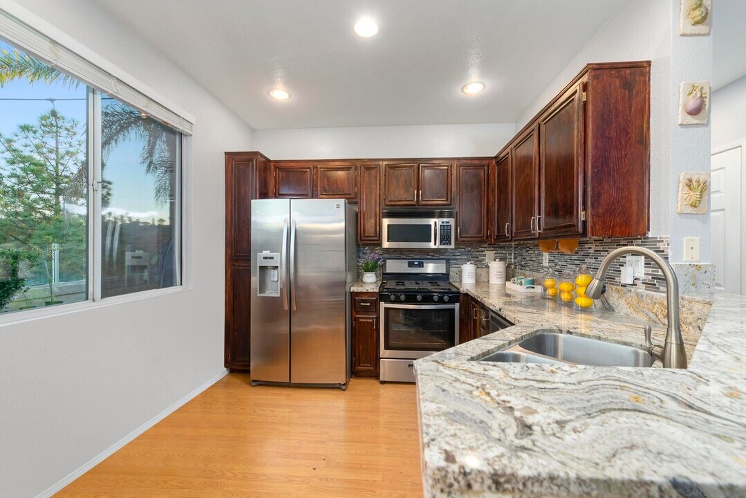 921 Caminito Estrella in Chula Vista, CA - Building Photo