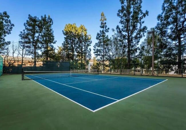 100 S Doheny Dr, Unit 308 in Los Angeles, CA - Building Photo - Building Photo