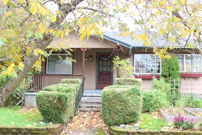 3244 NE 48th Ave