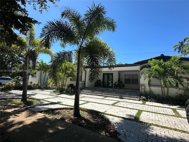 6080 SW 16th St in Miami, FL - Building Photo - Building Photo