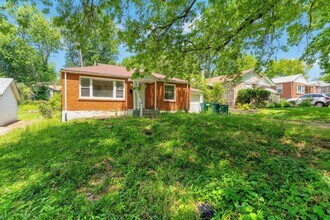 8135 Bloom Dr in St. Louis, MO - Building Photo - Building Photo