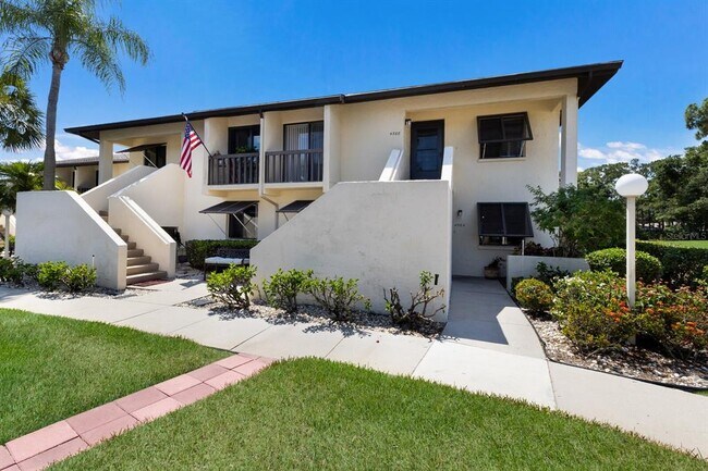 4564 Longwater Chase in Sarasota, FL - Building Photo - Building Photo