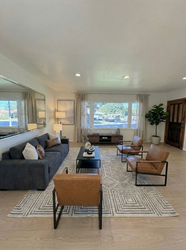 826 S Clementine St in Anaheim, CA - Building Photo - Building Photo