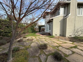 1876 Heritage Way in Yountville, CA - Building Photo