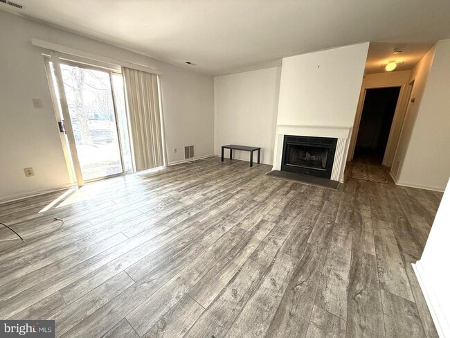 607 Covington Ct in Washington Township, NJ - Building Photo - Building Photo