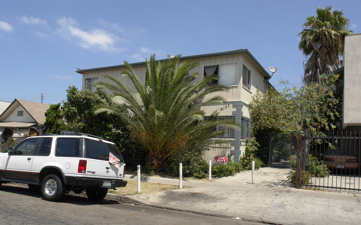 6137 Eleanor Ave in Los Angeles, CA - Building Photo