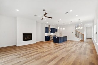 241 Athenia Dr in Fort Worth, TX - Foto de edificio - Building Photo