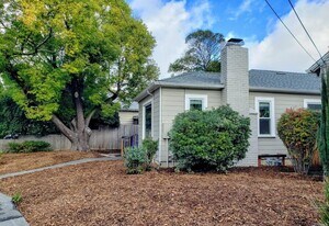 926 Morgan St in Santa Rosa, CA - Building Photo