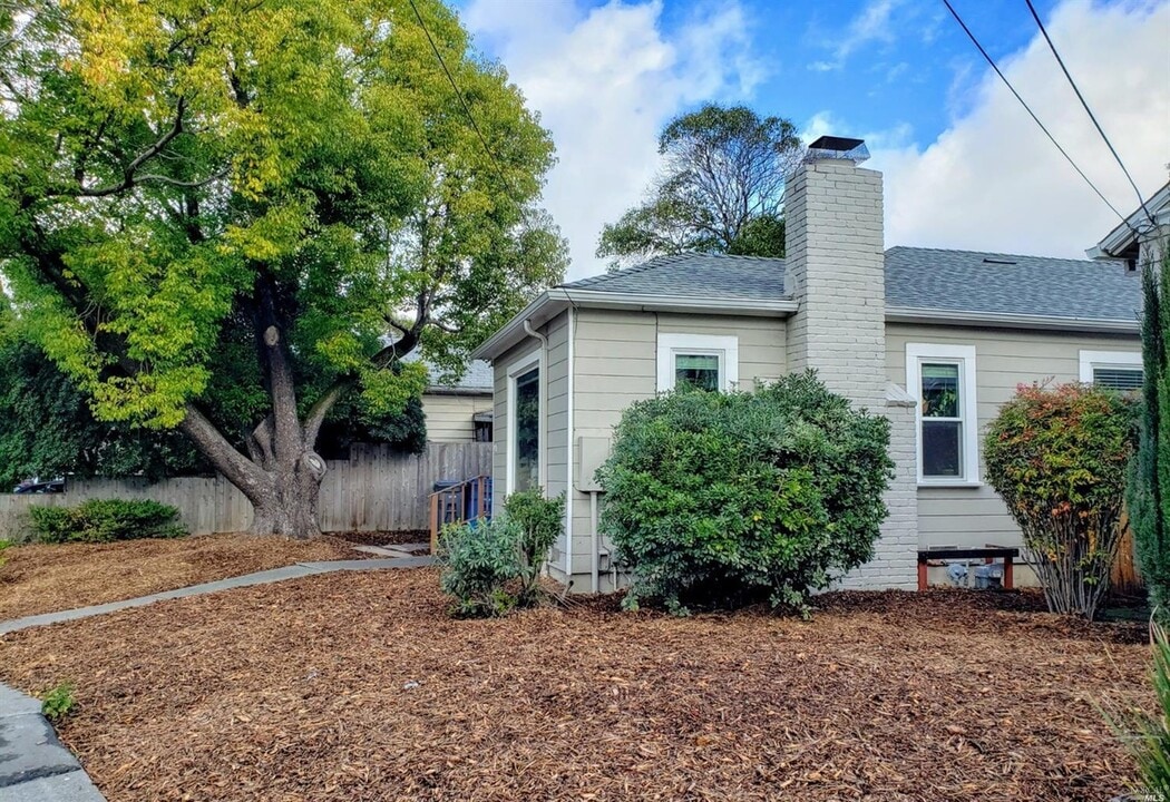 926 Morgan St in Santa Rosa, CA - Foto de edificio