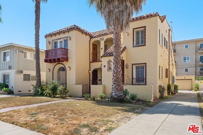 8544 Saturn St in Los Angeles, CA - Foto de edificio - Building Photo