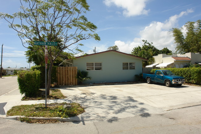 500 Nathan Hale Rd in West Palm Beach, FL - Building Photo - Building Photo