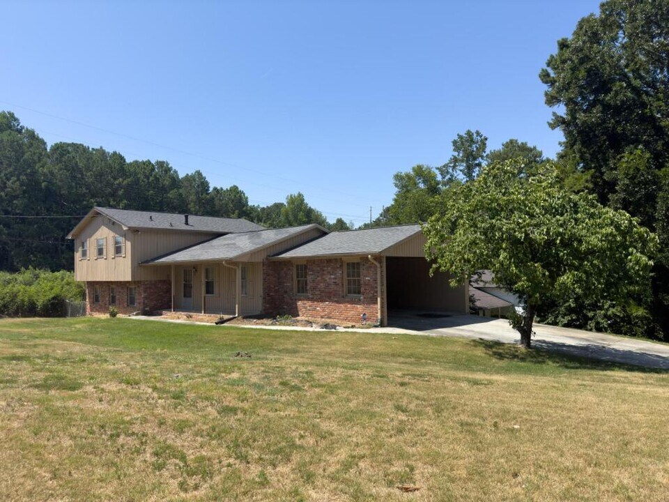 2085 Killian Hill Rd SW in Snellville, GA - Building Photo