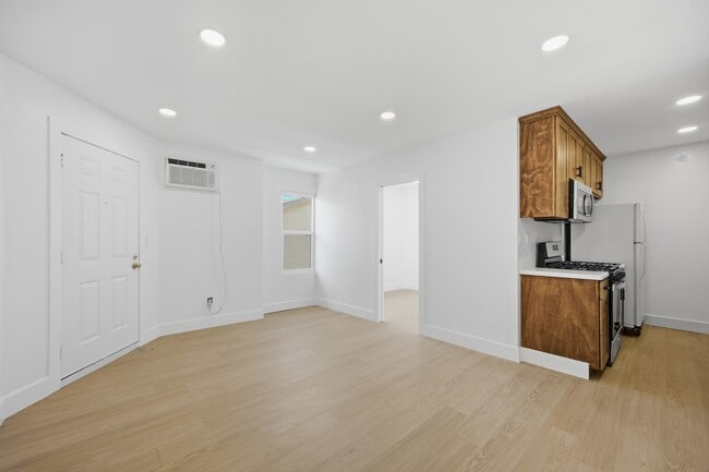 property at 1040 W 165th Pl
