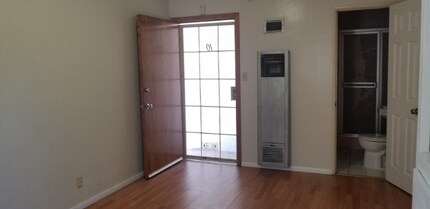 520 S Flower St in Inglewood, CA - Building Photo - Building Photo