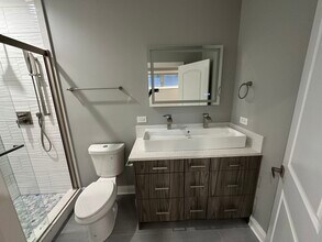 4950 S Michigan Ave in Chicago, IL - Building Photo - Building Photo
