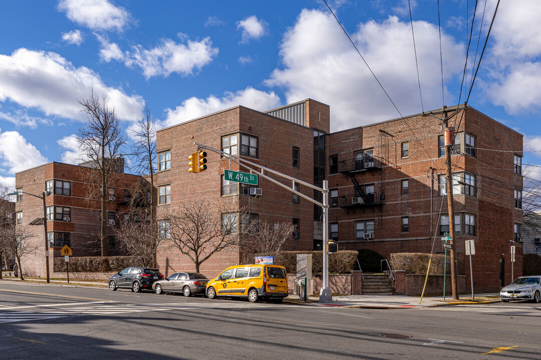 1011-1025 Avenue C in Bayonne, NJ - Building Photo