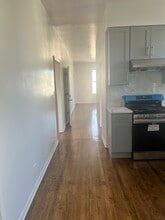 2820 S Short St, Unit 2nd Floor Front in Chicago, IL - Foto de edificio - Building Photo