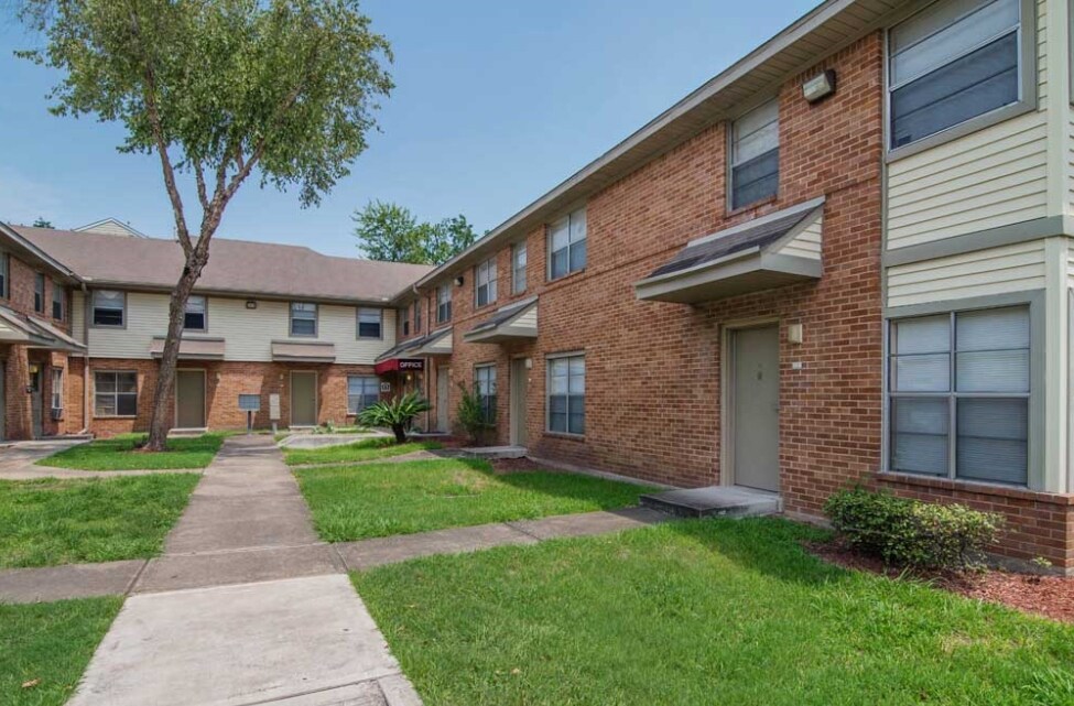 Ewing Apartments in Houston, TX - Building Photo