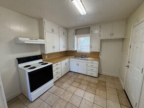 2011 38th St in Lubbock, TX - Building Photo - Building Photo