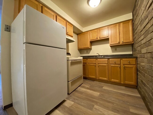 property at 605 Kellywood Manor