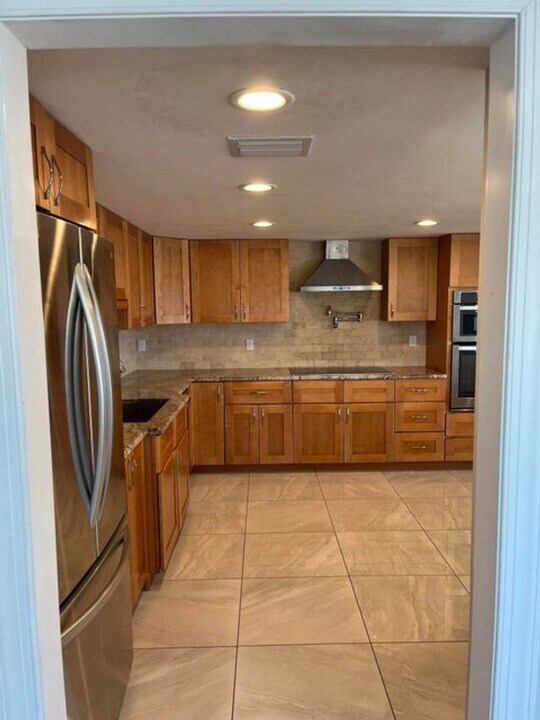 155 Yacht Club Dr in North Palm Beach, FL - Building Photo