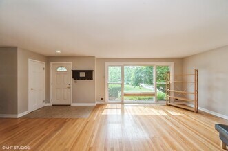 565 Ridge Rd in Highland Park, IL - Building Photo - Building Photo