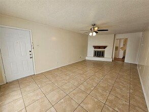 8233 Ferguson Rd in Dallas, TX - Building Photo - Building Photo