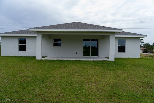 409 Moore Ave in Lehigh Acres, FL - Building Photo - Building Photo