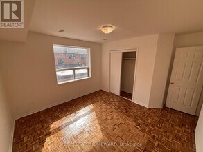 879A Wilson Ave in Toronto, ON - Building Photo - Building Photo