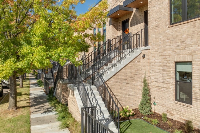 The Village Flats in Tulsa, OK - Foto de edificio - Building Photo