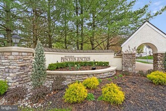 32 Devonshire Dr in Princeton, NJ - Building Photo - Building Photo
