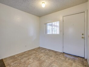 Pennwood Place in Las Vegas, NV - Building Photo - Building Photo