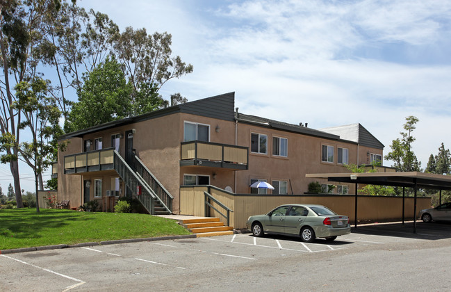 The Oaks in Fallbrook, CA - Building Photo - Building Photo