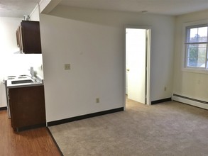 3981 Brown Ave-Unit -83 in Manchester, NH - Foto de edificio - Building Photo